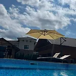 Casa Adrian 度假居