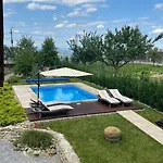 Casa Adrian 度假居