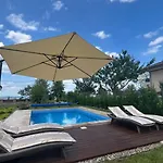 Casa Adrian * 克卢日-纳波卡